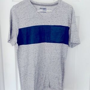 V-cut pocket t-shirt